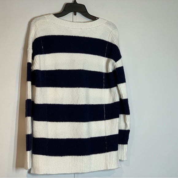Caslon V-Neck Stripe Pullover Sweater in Navy - Picture 4 of 10